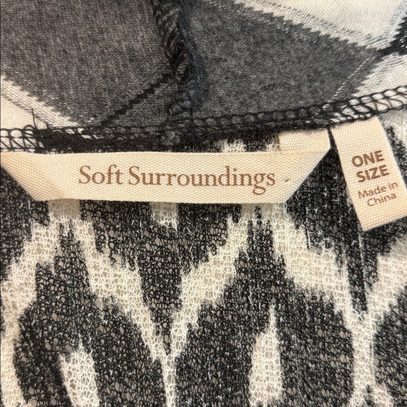 Super Boho animal print Black and White Patterned Sleeveless Vest - Picture 3 of 3